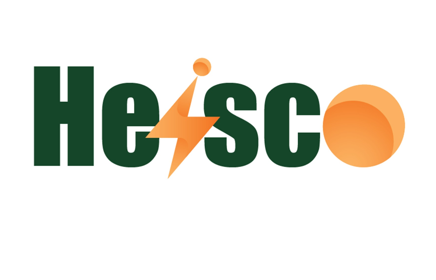 موظف متخصص في تسويق المواد الكهربائية الصناعية